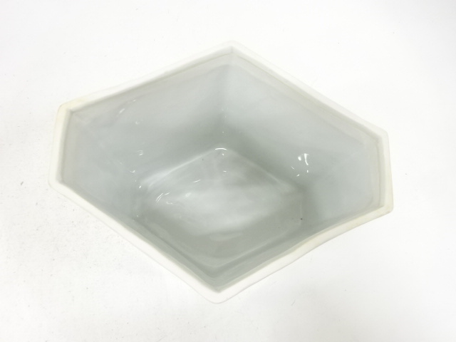  春暁造　染付　菱馬　水指